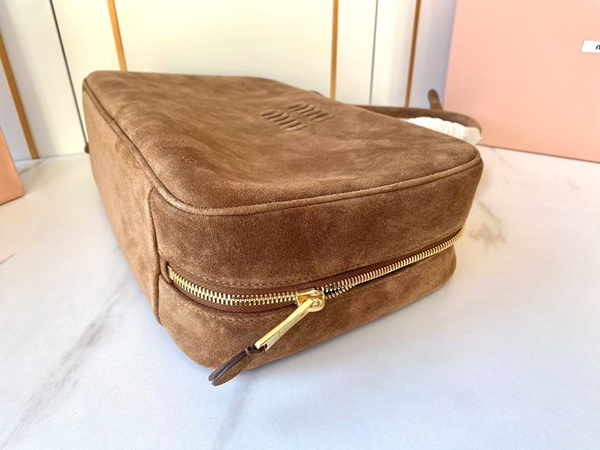 スーパーコピーブランドバッグ着用イメージ